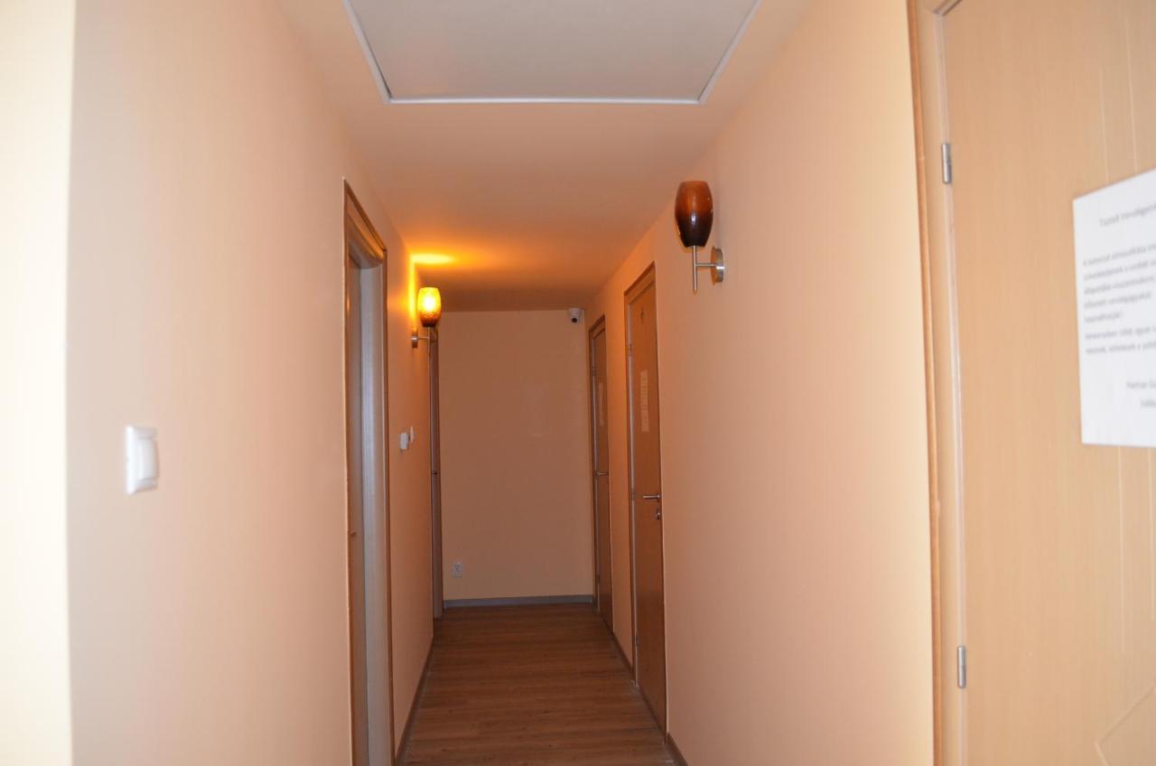 Holdfenyszallas Bed & Breakfast แซแก็ด ภายนอก รูปภาพ